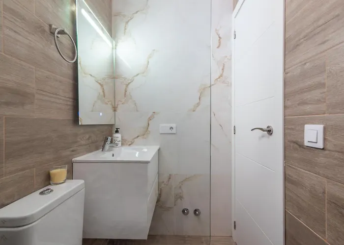 Atico Luminoso Centrico Con Terraza Privada 아로나
