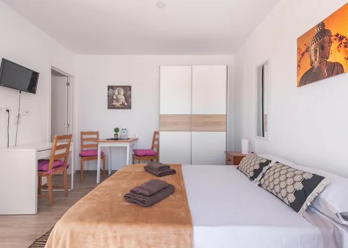 Atico Luminoso Centrico Con Terraza Privada 아파트 *